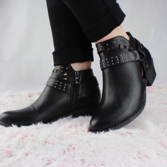 Black Bootie, Block Heel - Picture 2 of 4